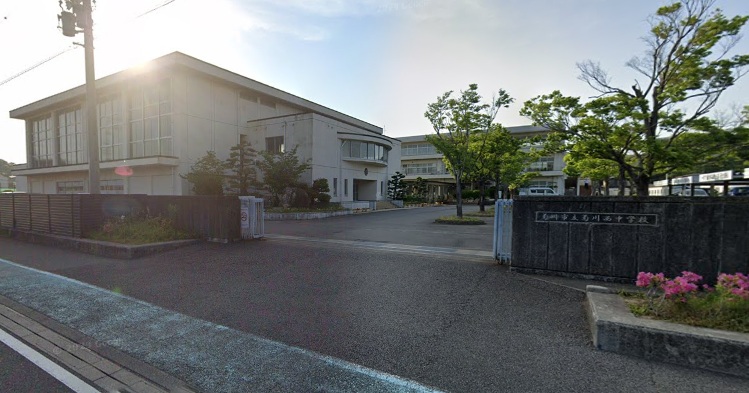 中学校　菊川市立菊川西中学校（中学校）まで255m