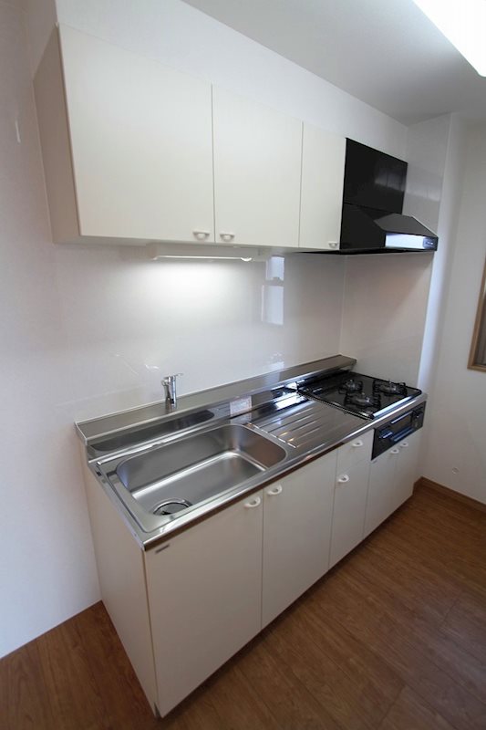 キッチン　退去前の為他号室の参考写真となります。