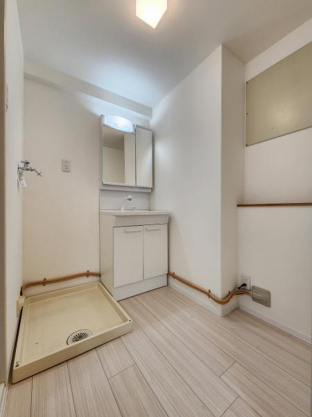 洗面設備　洗面台・洗面所が明るい空間です