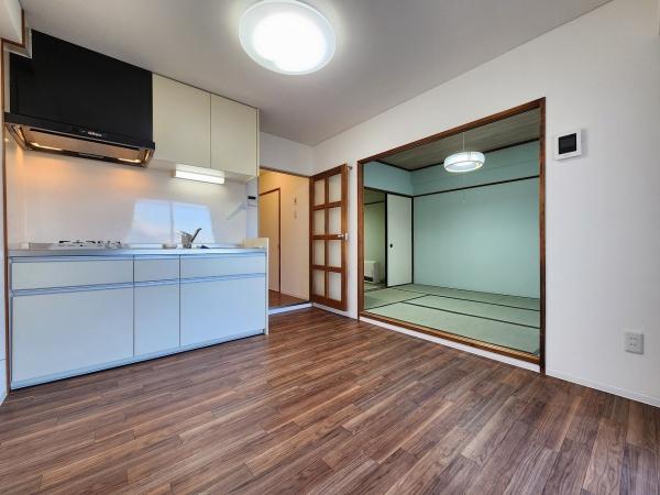 居室・リビング　和室と続きのリビングです