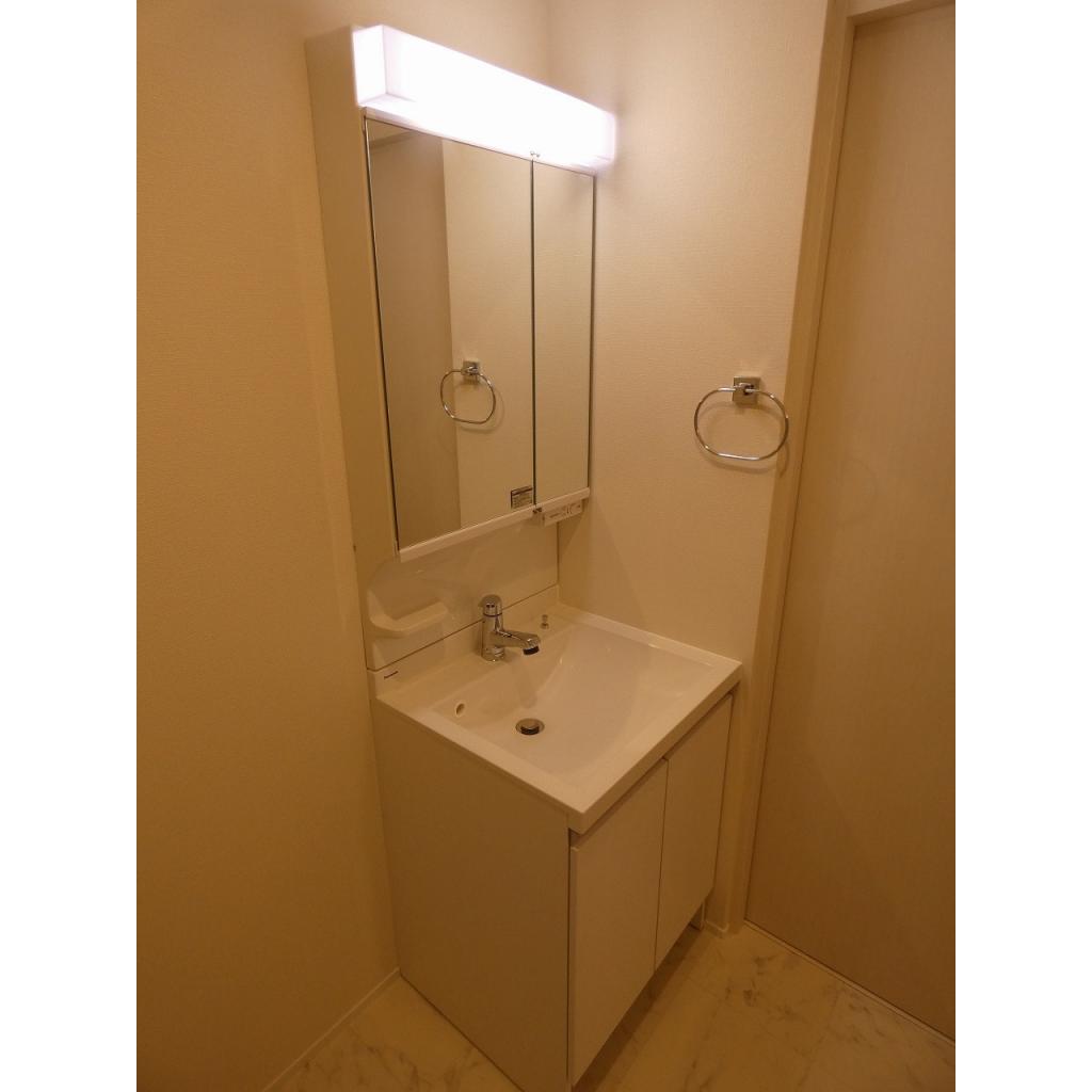 洗面設備　コンパクトで使いやすい洗面所