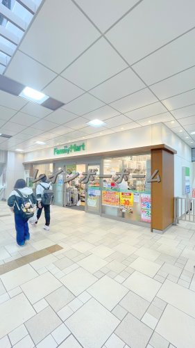 コンビニ　ファミリーマート エキア朝霞店（コンビニ）まで481m