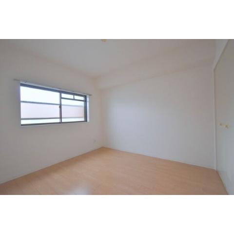 居室・リビング　室内