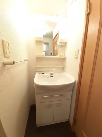 洗面設備　スペースが確保できる洗面所です