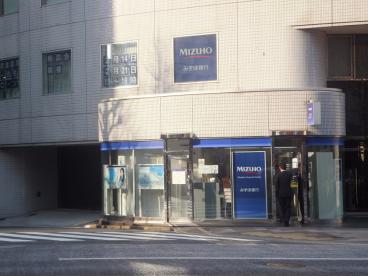 銀行　みずほ銀行新川支店（銀行）まで533m
