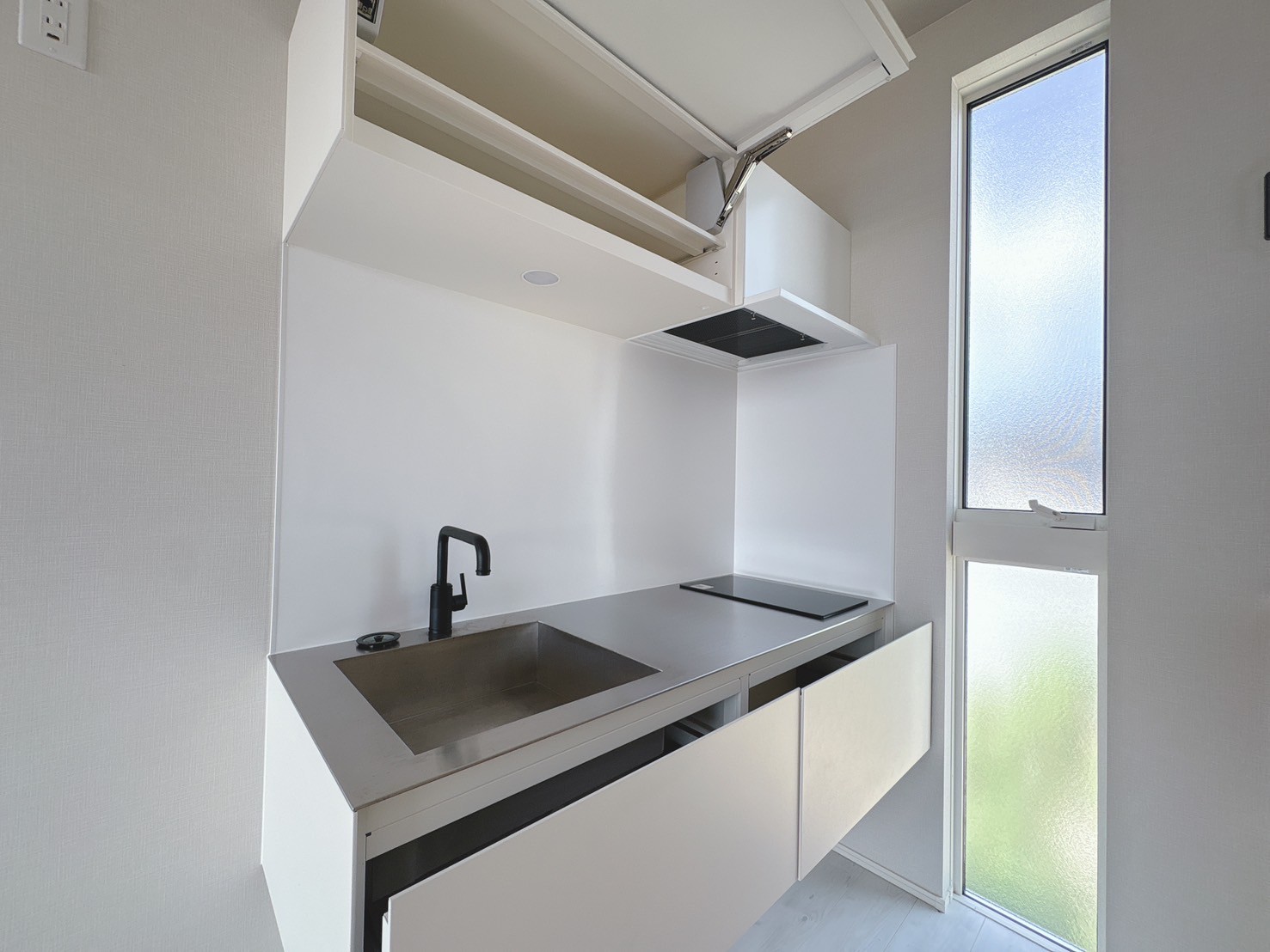 キッチン　IHクッキングヒーター付きのキッチンです。