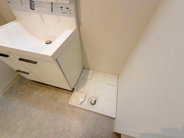 その他設備　嬉しい室内洗濯機置場。これで洗濯機も長持ちしますね。