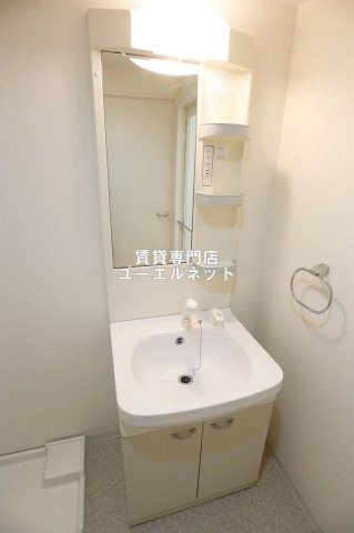 洗面設備　清潔感ある独立洗面台で毎日気持ちよく♪