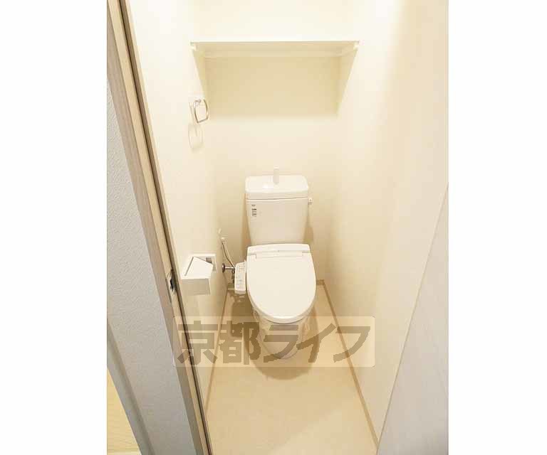 トイレ　ウォシュレット完備。