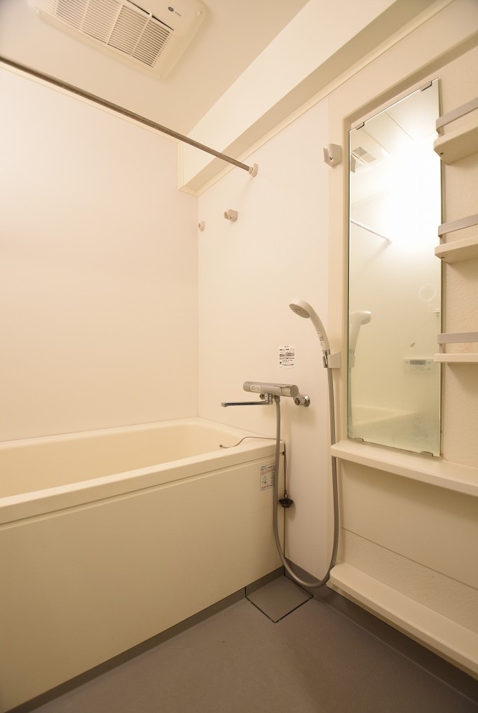 バス・シャワールーム　浴室乾燥機付きバスルーム