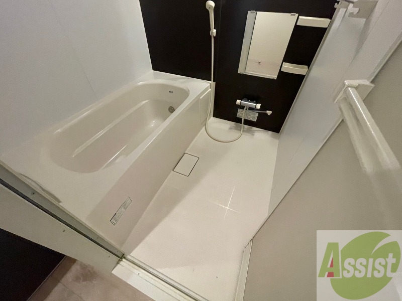 バス・シャワールーム　お風呂になります。一日の疲れを癒してくださいね。