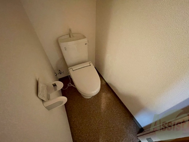 トイレ　こちらはトイレです。清潔感があり、安心して使用できます。