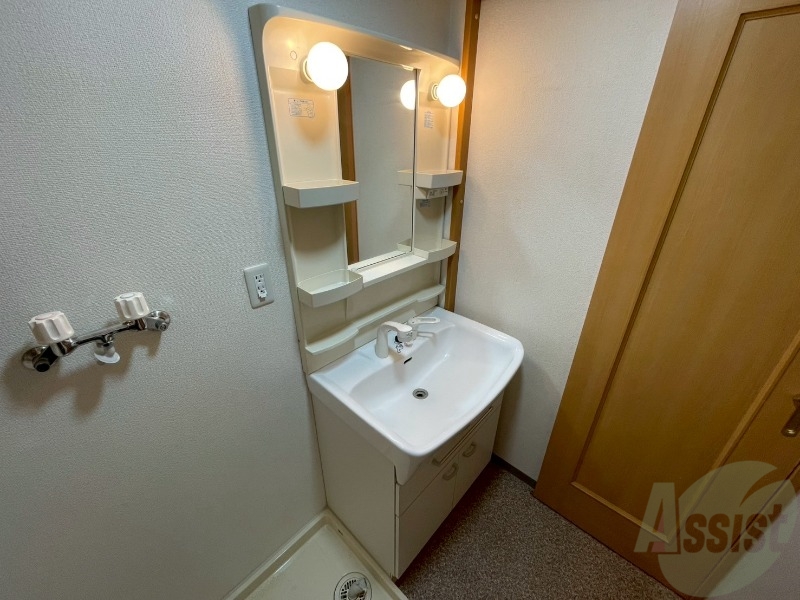 洗面設備　洗面台。身支度にはかかせないですよね～。