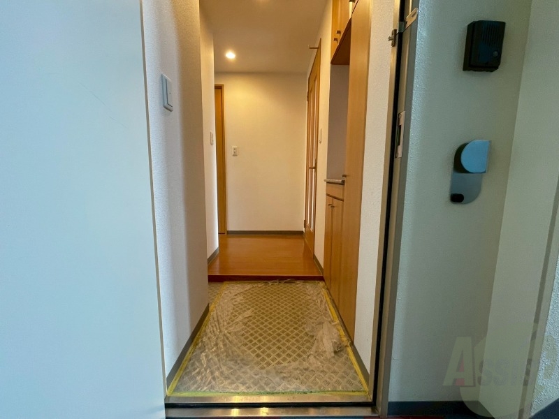 玄関　玄関の様子です。明るい印象ですね。気分もあがりそう。