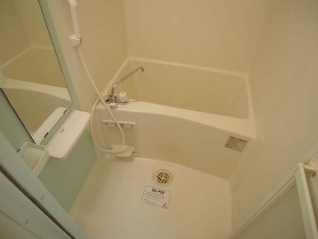 バス・シャワールーム　コンパクトで使いやすいお風呂です