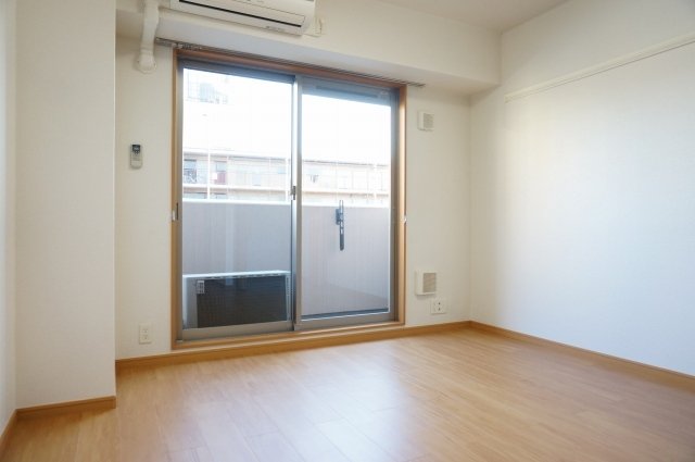 居室・リビング　内装は落ち着いています