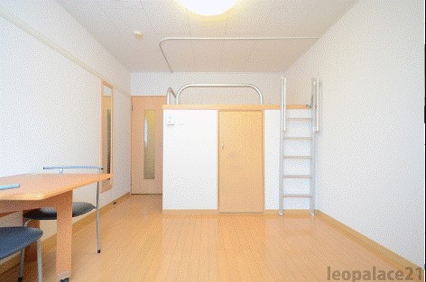 居室・リビング　備品や設備仕様は号室等により異なります現地をご確認下さい。