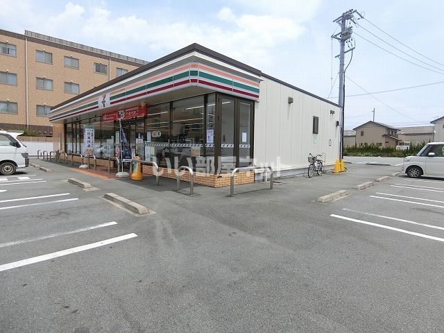 コンビニ　セブンイレブン津市高茶屋6丁目店（コンビニ）まで603m