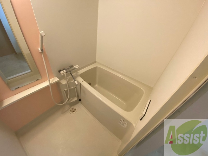 バス・シャワールーム　お風呂になります。一日の疲れを癒してくださいね。