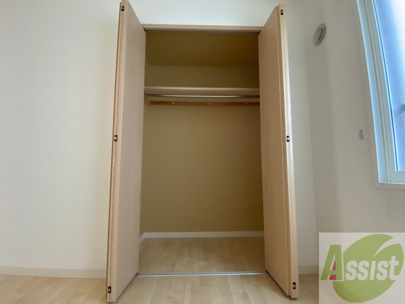 収納　寝室の収納です。部屋がすっきり片付きます。