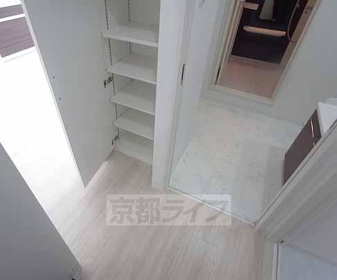 収納　廊下にも収納がございます