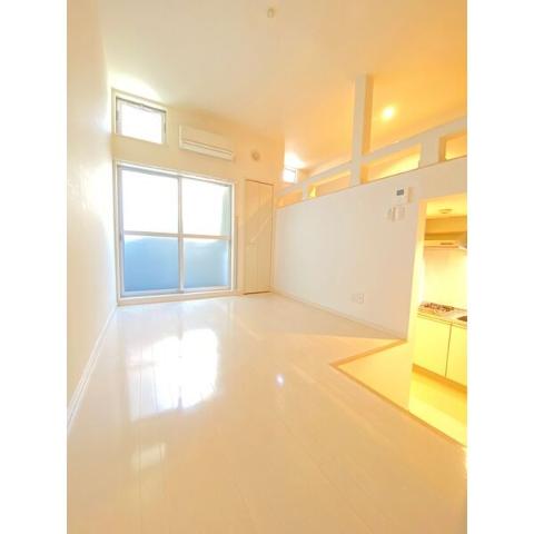 居室・リビング　室内