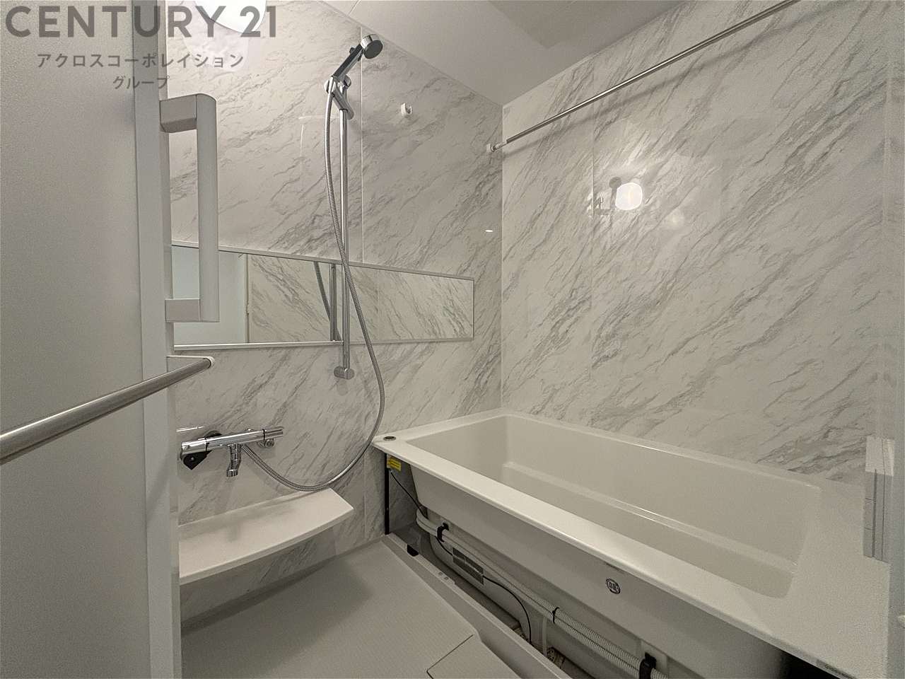 バス・シャワールーム　追い炊き機能・浴室乾燥機付きで便利！