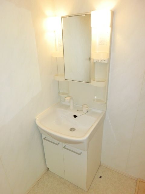 洗面設備　便利な洗髪洗面化粧台です。