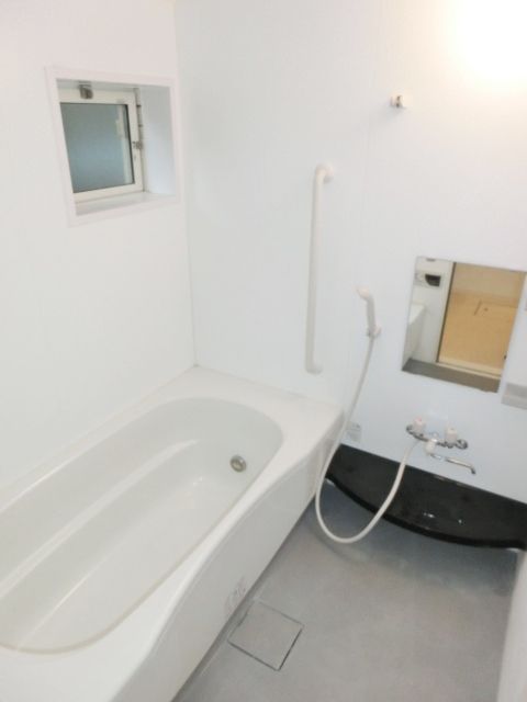 バス・シャワールーム　１坪タイプの追焚付きのバス。