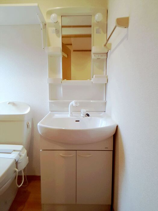 洗面設備　ゆったりとスペースのある洗面所
