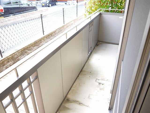 バルコニー　開放的で明るい空間を演出してくれるバルコニーです