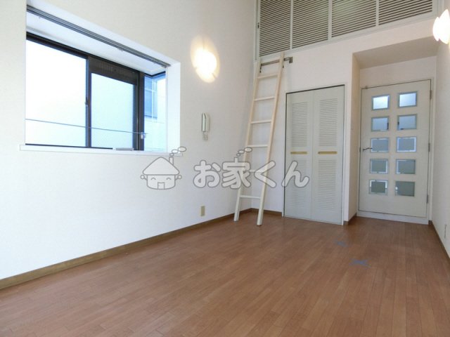 居室・リビング　室内