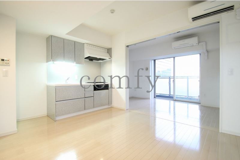 居室・リビング　開放感のあるダイニングキッチン