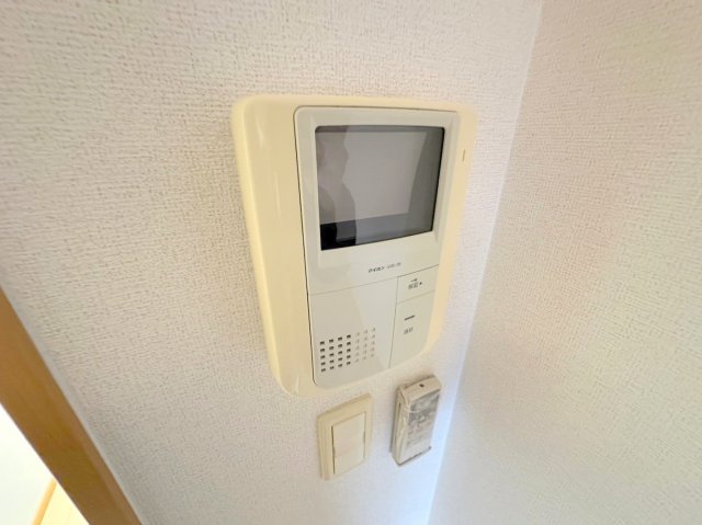 セキュリティ　TVモニターホンで来客が誰か確認してから開けて下さいね