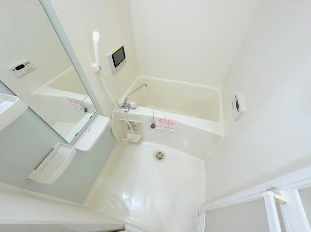 バス・シャワールーム　広めのお風呂は一日の疲れを癒してくれます。