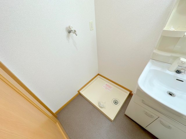 その他設備　室内に洗濯機置場があれば雨の日でも濡れる心配がございませんね