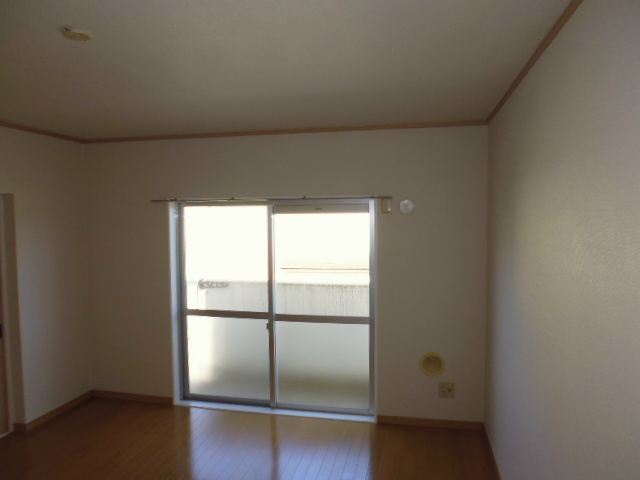 居室・リビング　13.5帖の広々リビング