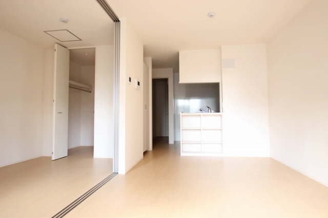 居室・リビング　同物件別号室の写真です。