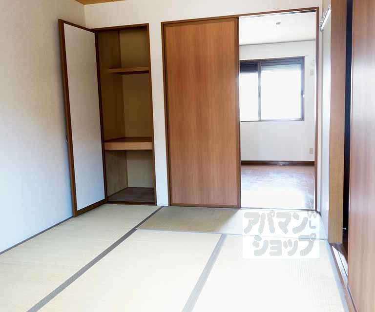 居室・リビング　１０１号室の写真です。