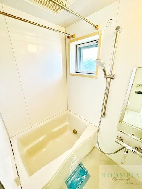 バス・シャワールーム　※同タイプの別のお部屋です。