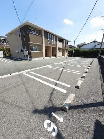 駐車場　車をお持ちの方に嬉しい駐車場付きの物件です