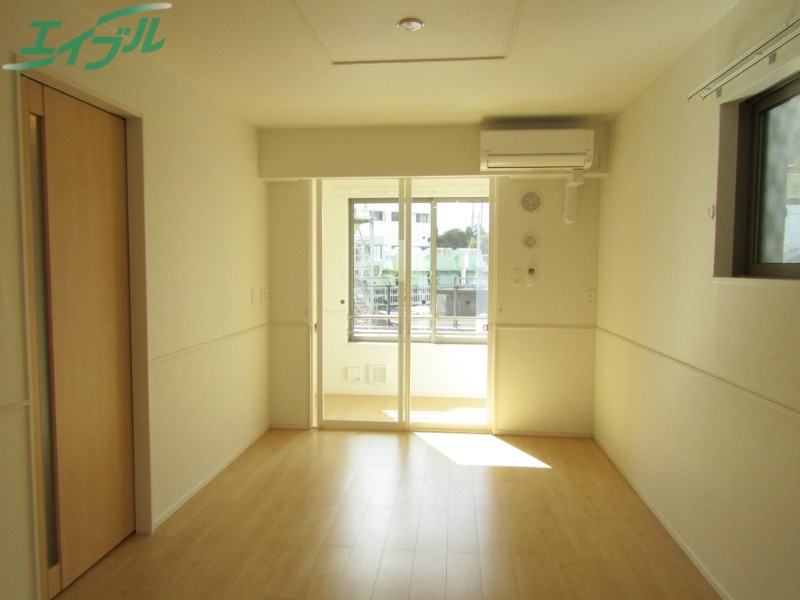 居室・リビング　同型部屋写真です。