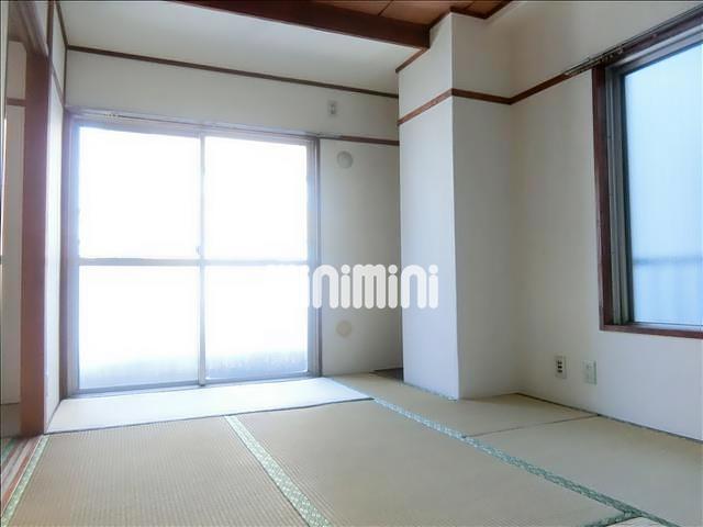 居室・リビング　別部屋の写真参照。