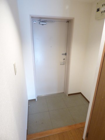 玄関　※同物件別部屋参考写真※