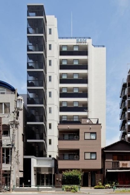 建物外観　１０階建ての賃貸マンション