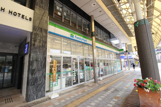 コンビニ　ファミリーマート宮崎橘通東三丁目店（コンビニ）まで224m