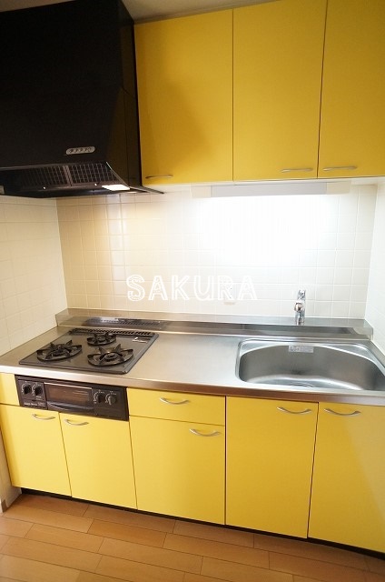 キッチン　自炊をされる方に嬉しい3口コンロ♪