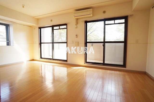 居室・リビング　開放感のあるゆったりとしたお部屋です♪