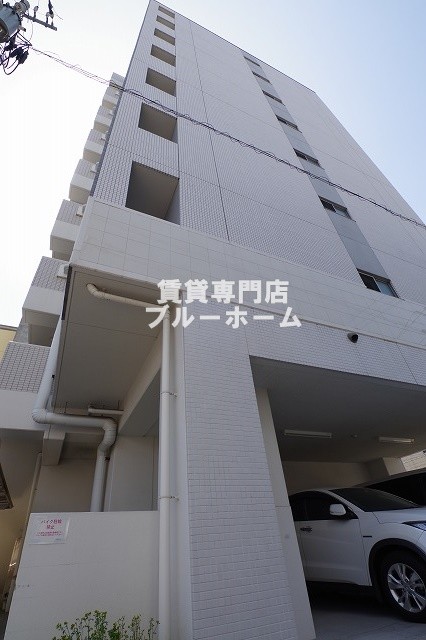 建物外観　鉄筋コンクリート造8階建ての物件！