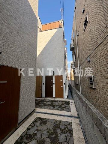 エントランス　落ち着いたエントランスです